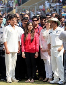 Sachin-Tendulkar-with-his-wife-Anjali-daughter-Sara-and-son-Arjun-during-the-presentation-ceremony-as-the-legend-bid-adieu-to-international-cricket-at-Wankhede-stadium